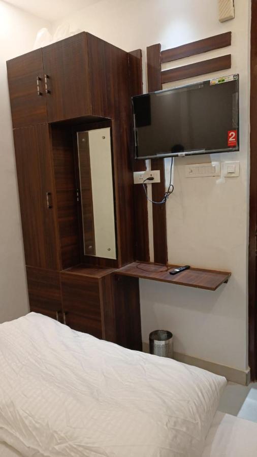 Hotel Cross Road By Wb Inn Unnao Bagian luar foto