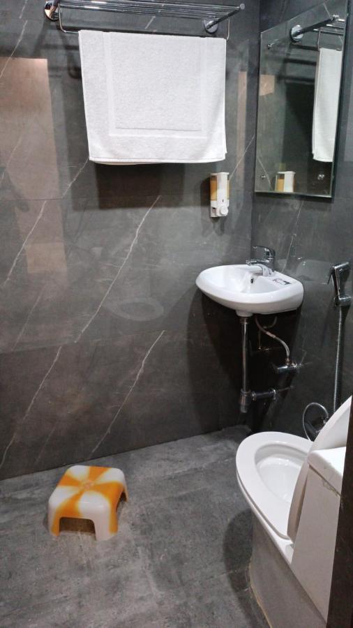Hotel Cross Road By Wb Inn Unnao Bagian luar foto