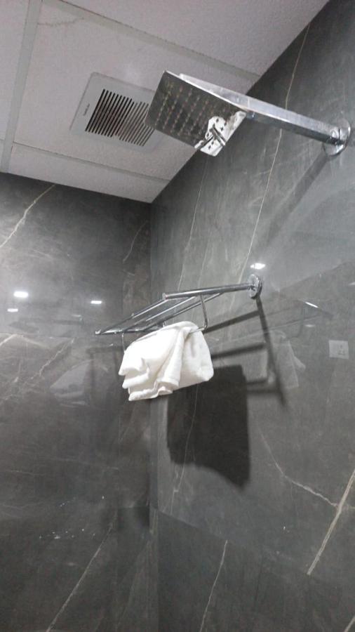 Hotel Cross Road By Wb Inn Unnao Bagian luar foto