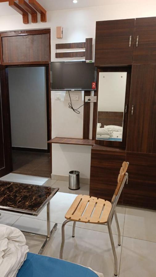 Hotel Cross Road By Wb Inn Unnao Bagian luar foto