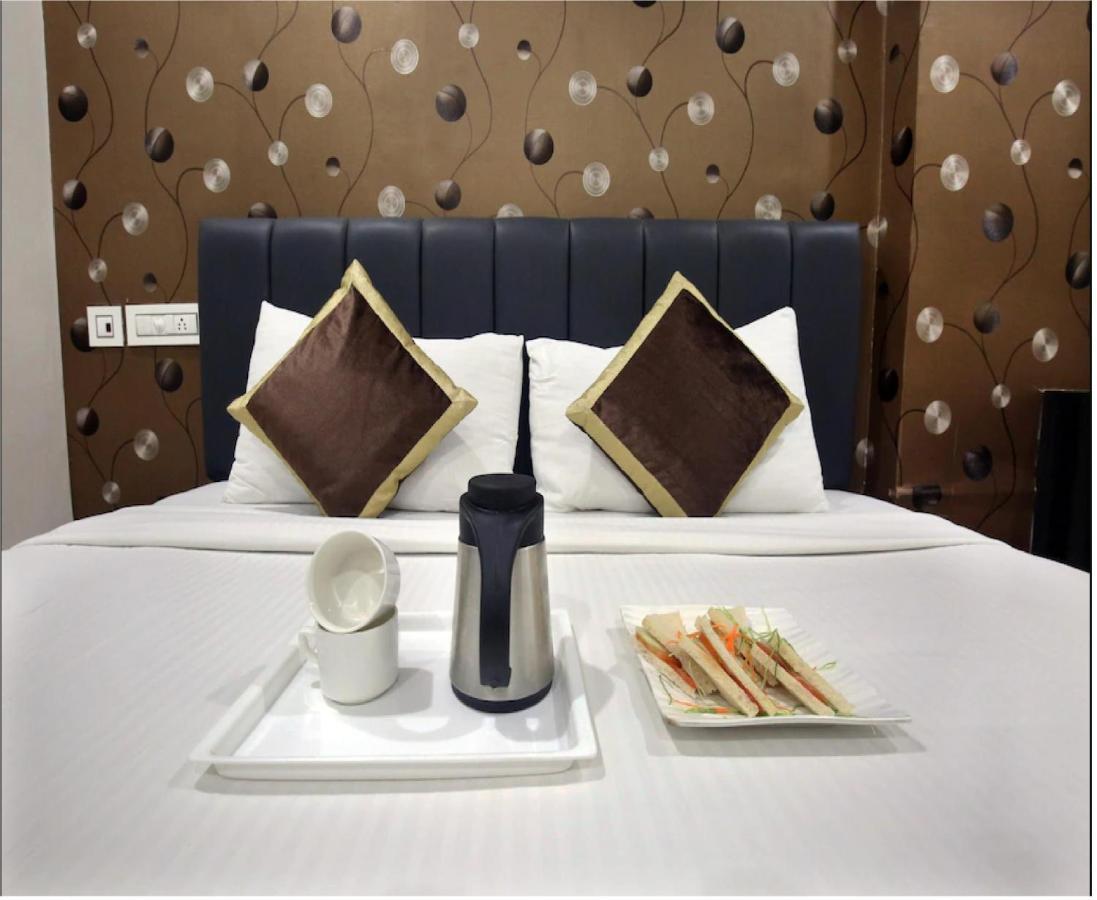 Hotel Cross Road By Wb Inn Unnao Bagian luar foto