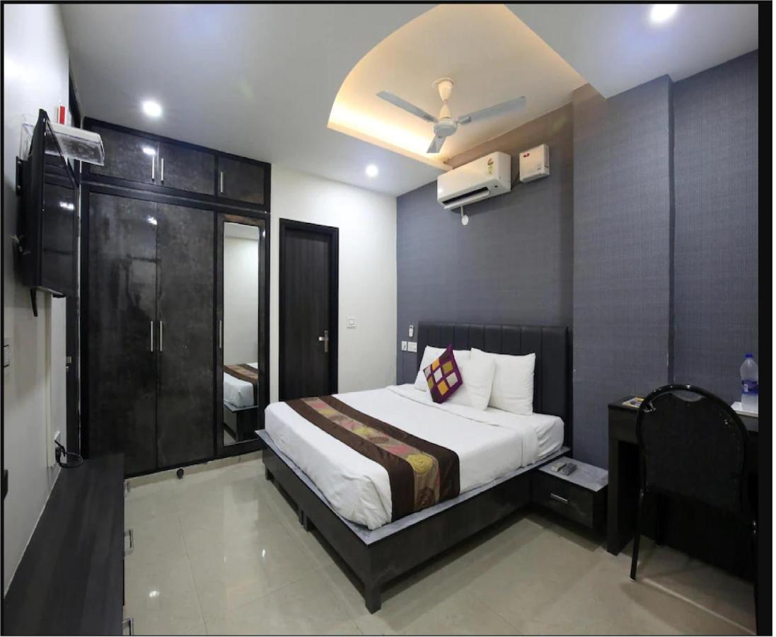 Hotel Cross Road By Wb Inn Unnao Bagian luar foto