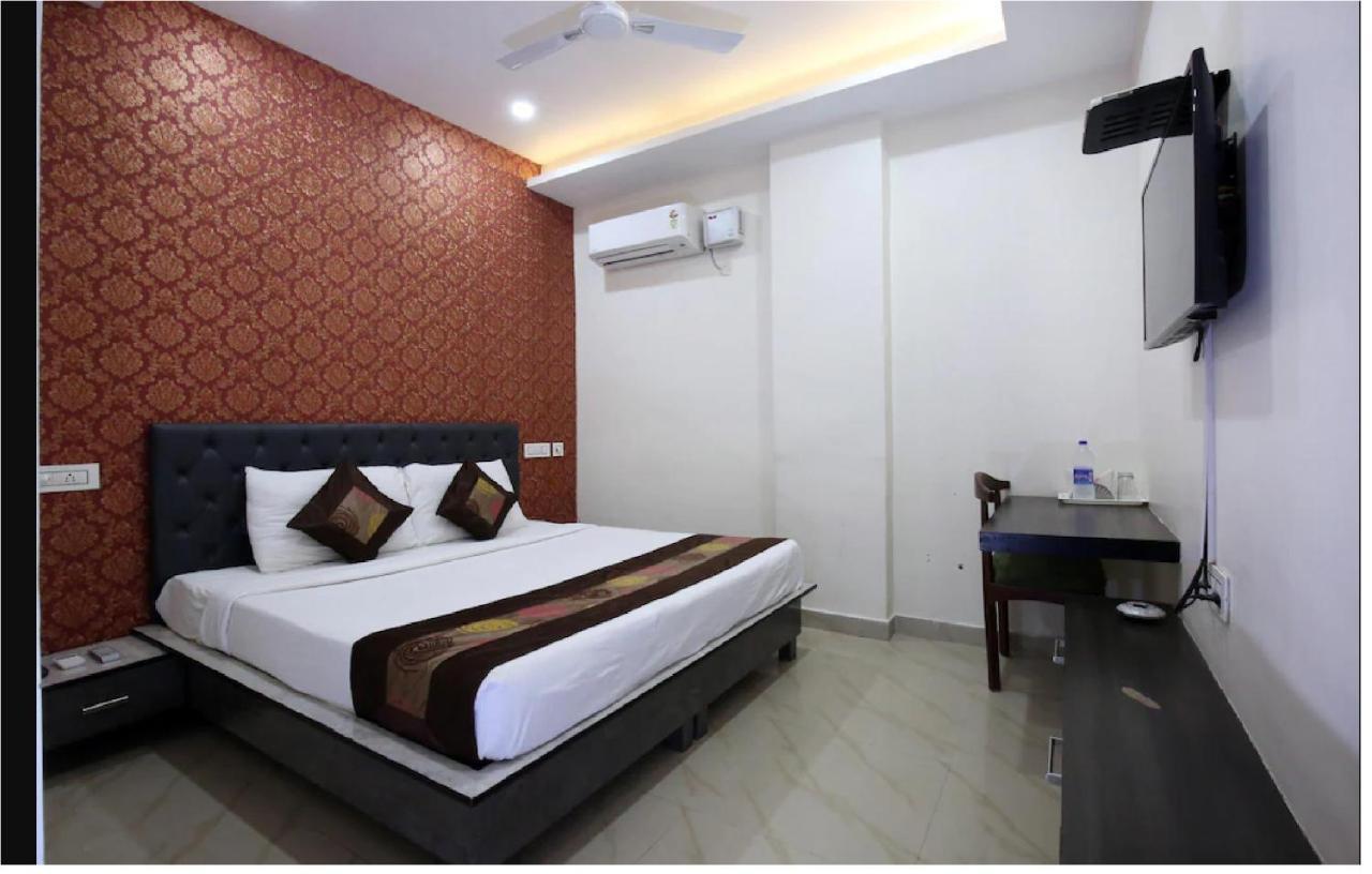 Hotel Cross Road By Wb Inn Unnao Bagian luar foto
