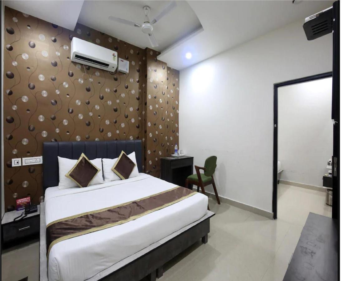 Hotel Cross Road By Wb Inn Unnao Bagian luar foto