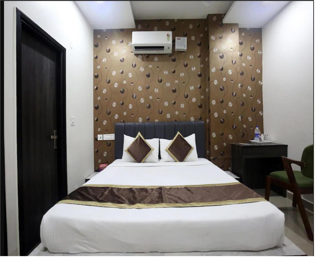 Hotel Cross Road By Wb Inn Unnao Bagian luar foto