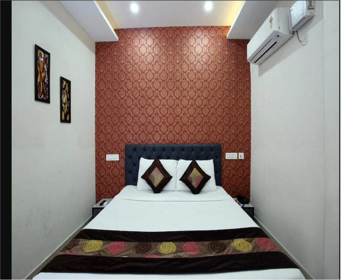 Hotel Cross Road By Wb Inn Unnao Bagian luar foto