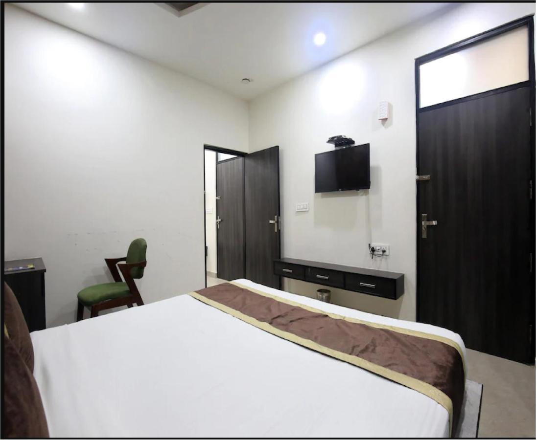 Hotel Cross Road By Wb Inn Unnao Bagian luar foto