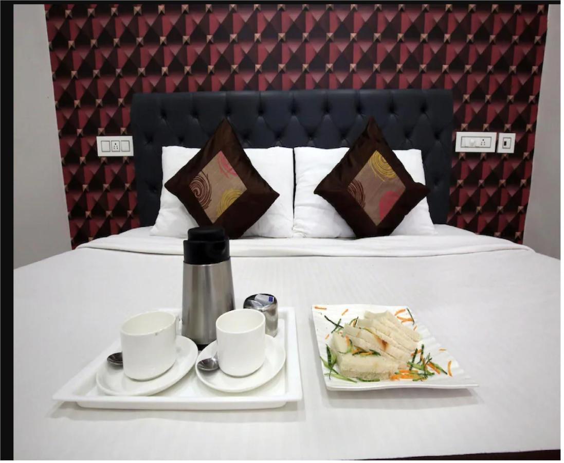 Hotel Cross Road By Wb Inn Unnao Bagian luar foto