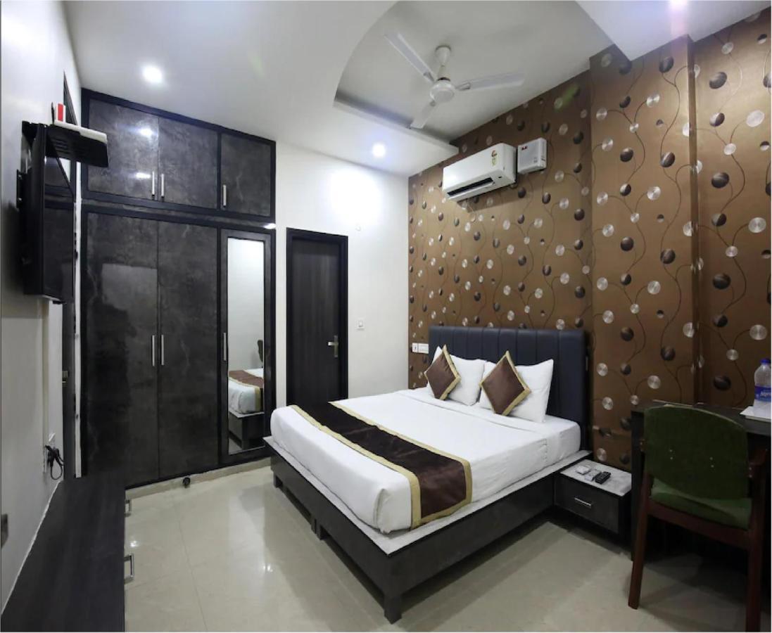 Hotel Cross Road By Wb Inn Unnao Bagian luar foto